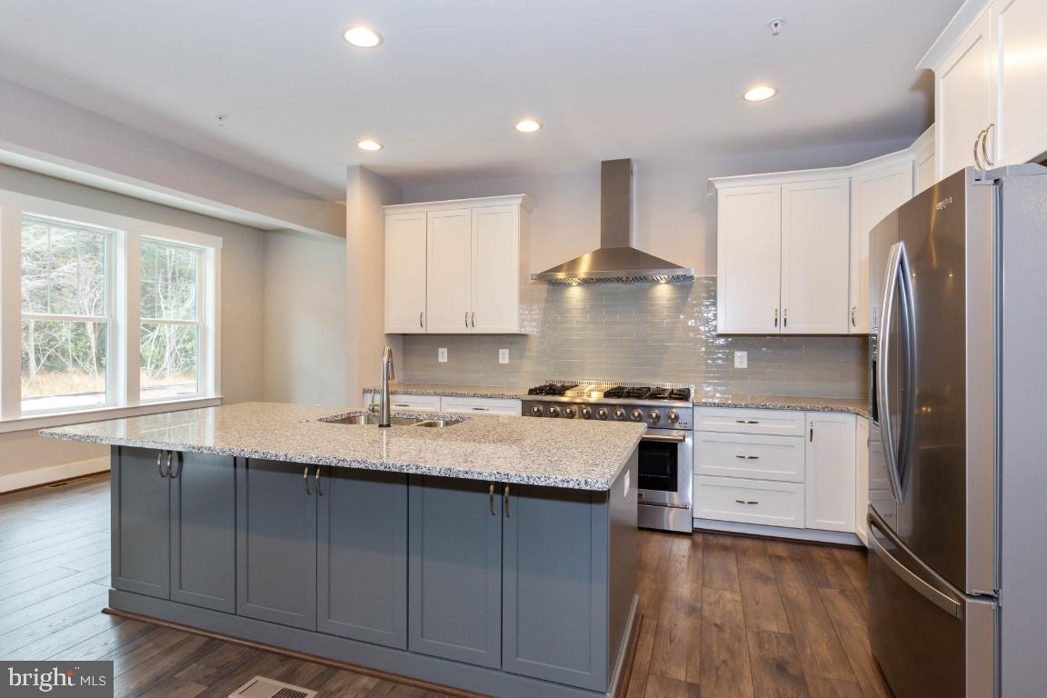 16905 Hughes Road Poolesville, MD 20837 - Photo 5 of 11 Gourmet kitchen