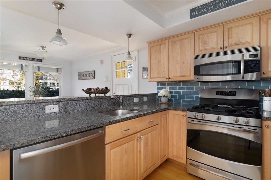 20 Narragansett Avenue, Unit 905 Narragansett, RI 02882 - Photo 6 of 40