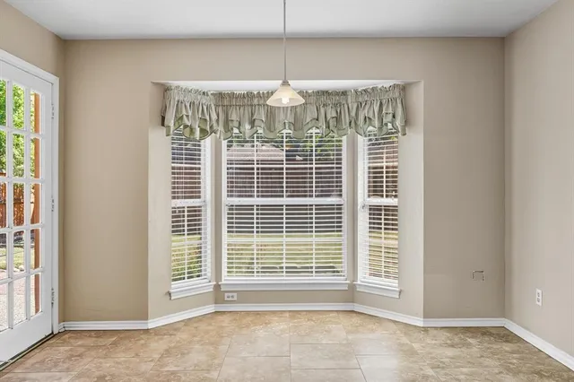 a view of empty room with window