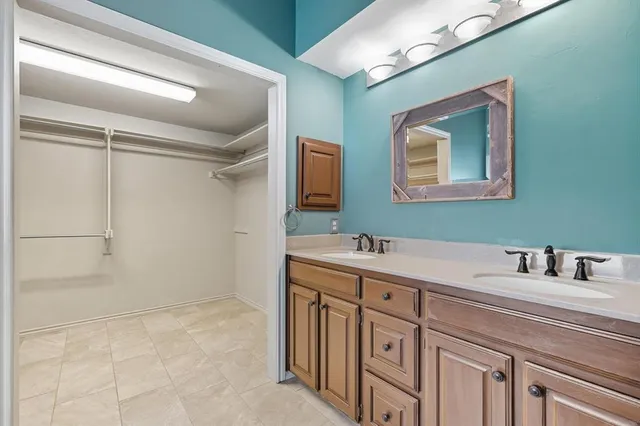 a view of an empty walk in closet