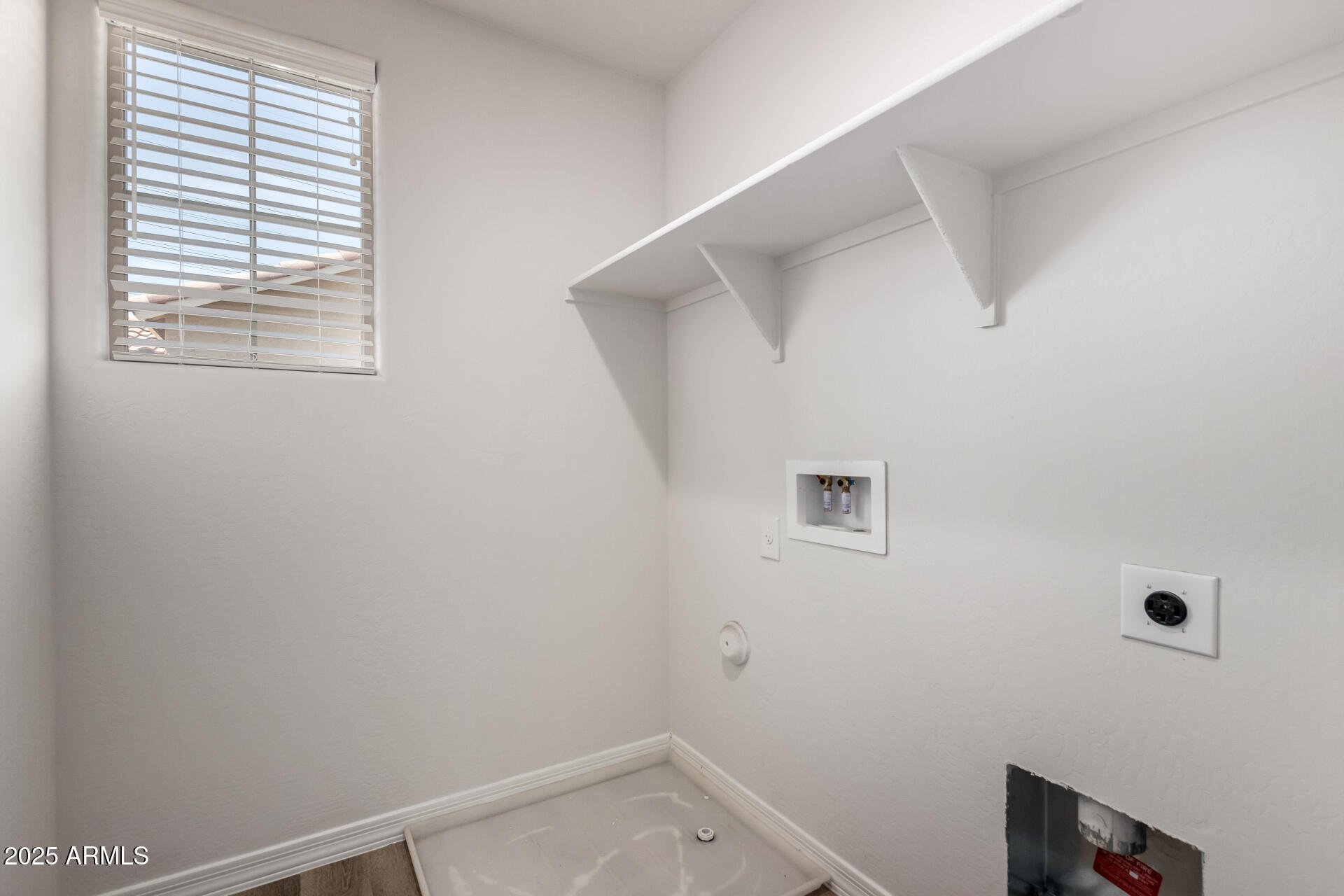 5464 Fulton Street Phoenix, AZ 85043 - Photo 28 of 31 a view of a hallway