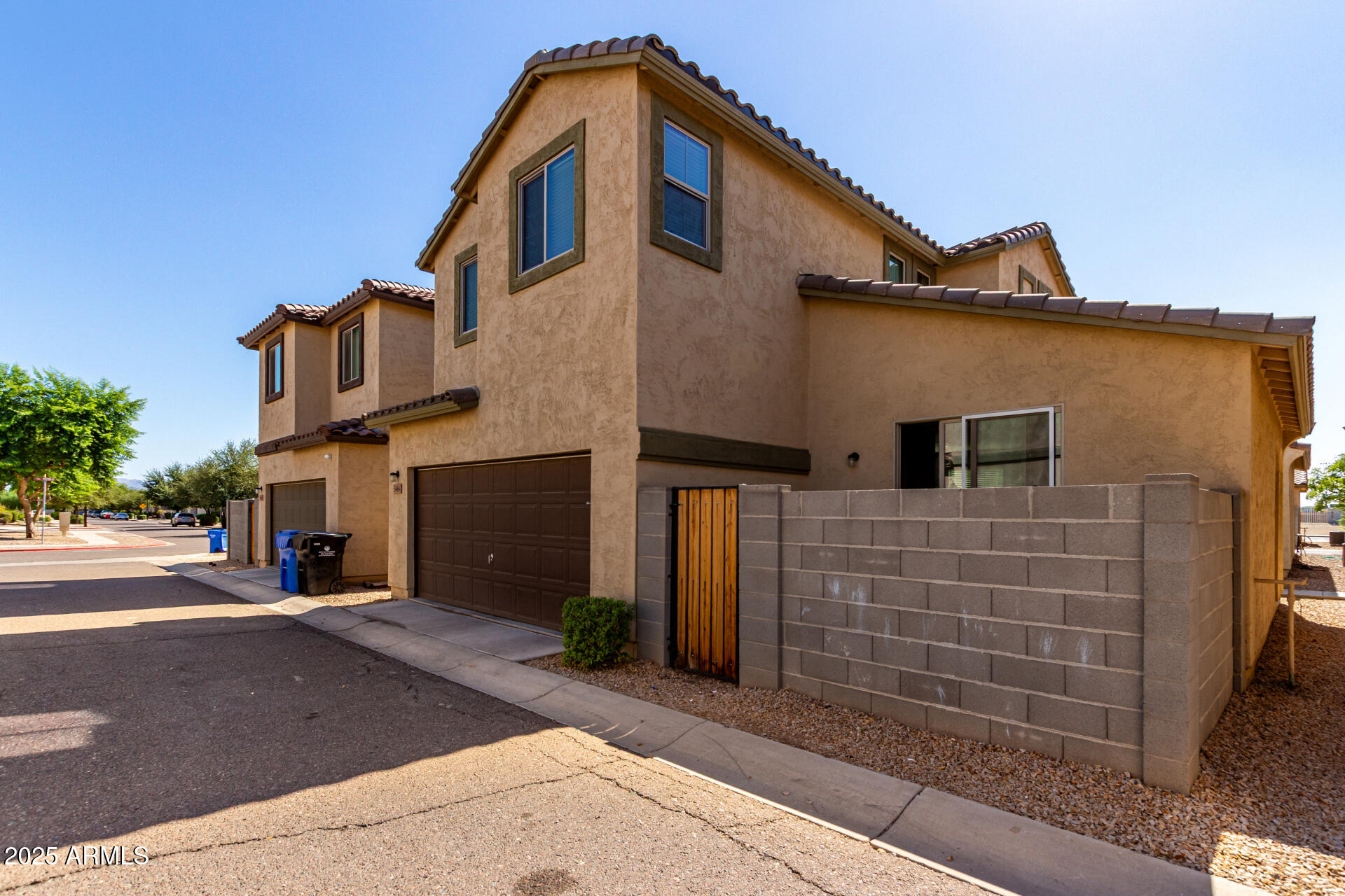 5464 Fulton Street Phoenix, AZ 85043 - Photo 3 of 31 a front view of a house with a yard