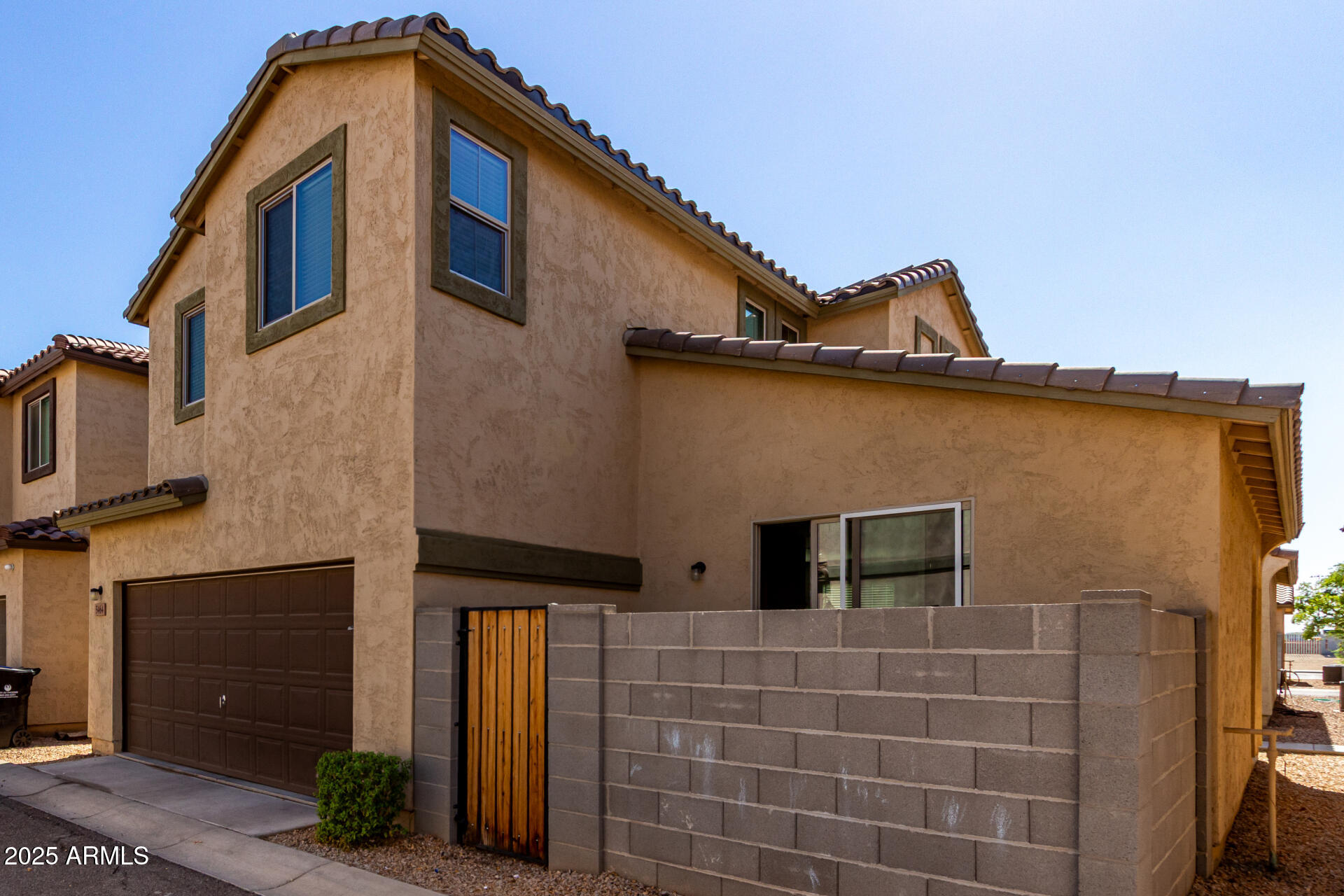 5464 Fulton Street Phoenix, AZ 85043 - Photo 4 of 31 a front view of a house with garage