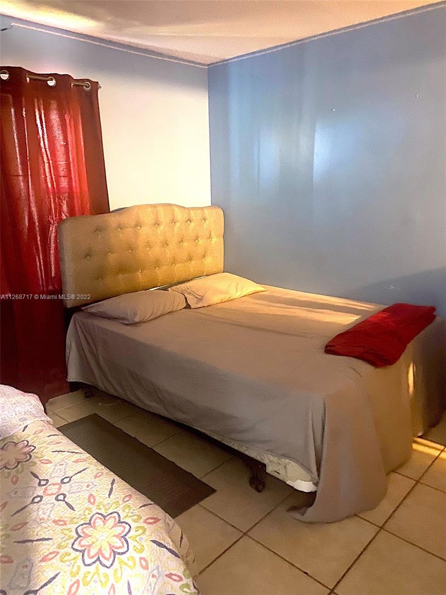 Inverrary Lauderhill, FL 33319 - Photo 7 of 9 a bedroom with a bed and a window