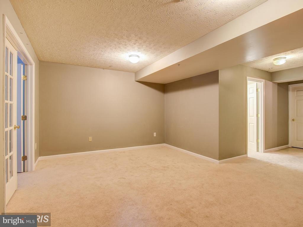 2648 Summers Ridge Drive Odenton, MD 21113 - Photo 21 of 27 Family Room