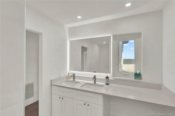 $950,000 | 4651 Northeast Ocean Boulevard, Unit 31, Jensen Beach, FL 34957