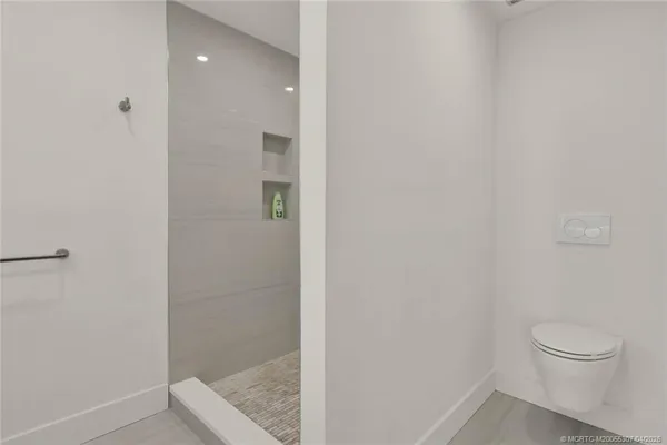 $950,000 | 4651 Northeast Ocean Boulevard, Unit 31, Jensen Beach, FL 34957