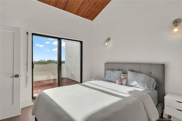 $950,000 | 4651 Northeast Ocean Boulevard, Unit 31, Jensen Beach, FL 34957