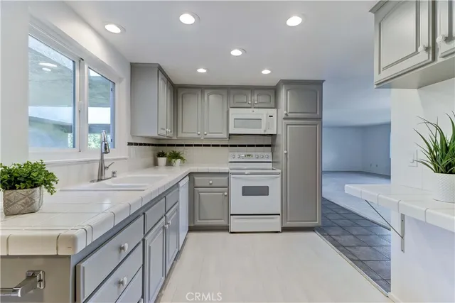 $627,000 | 2395 Via Mariposa West, Unit 3A, Laguna Woods, CA 92637