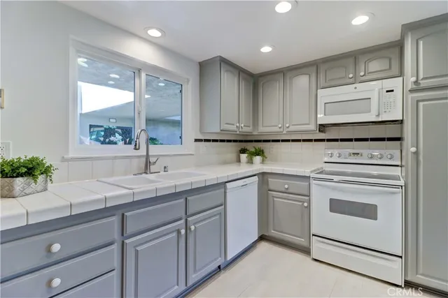 $627,000 | 2395 Via Mariposa West, Unit 3A, Laguna Woods, CA 92637