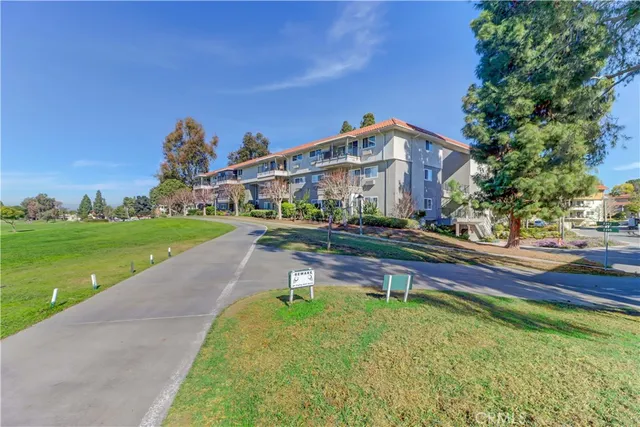 $627,000 | 2395 Via Mariposa West, Unit 3A, Laguna Woods, CA 92637