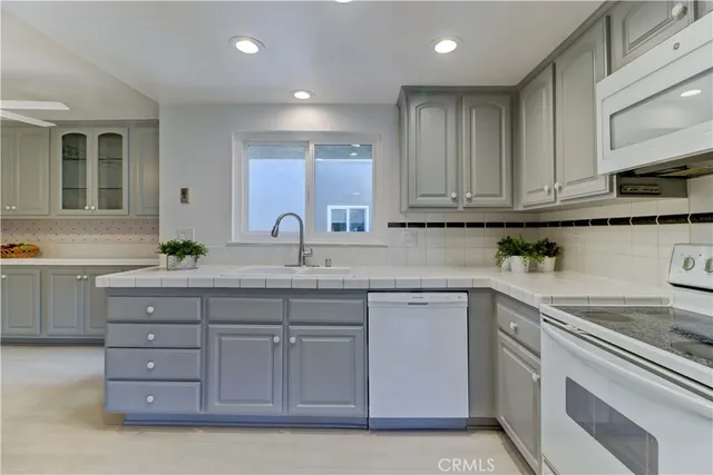 $627,000 | 2395 Via Mariposa West, Unit 3A, Laguna Woods, CA 92637