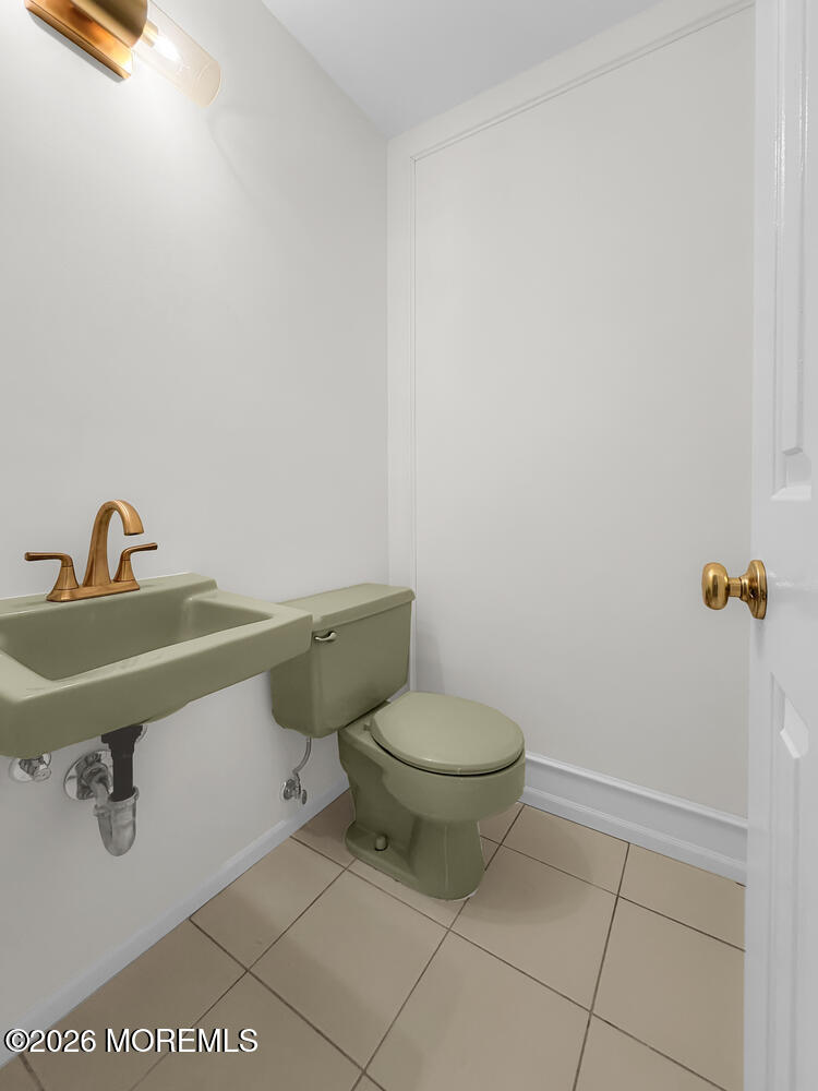 7 Meadow Court Hazlet, NJ 07730 - Photo 34 of 68 a bathroom with a toilet a sink and mirror