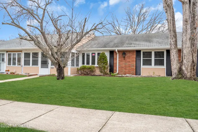 $249,900 | 402 Picardy Court, Unit B, Lakewood, NJ 08701