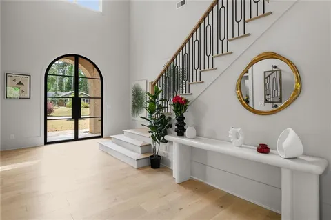 a view of livingroom with furniture