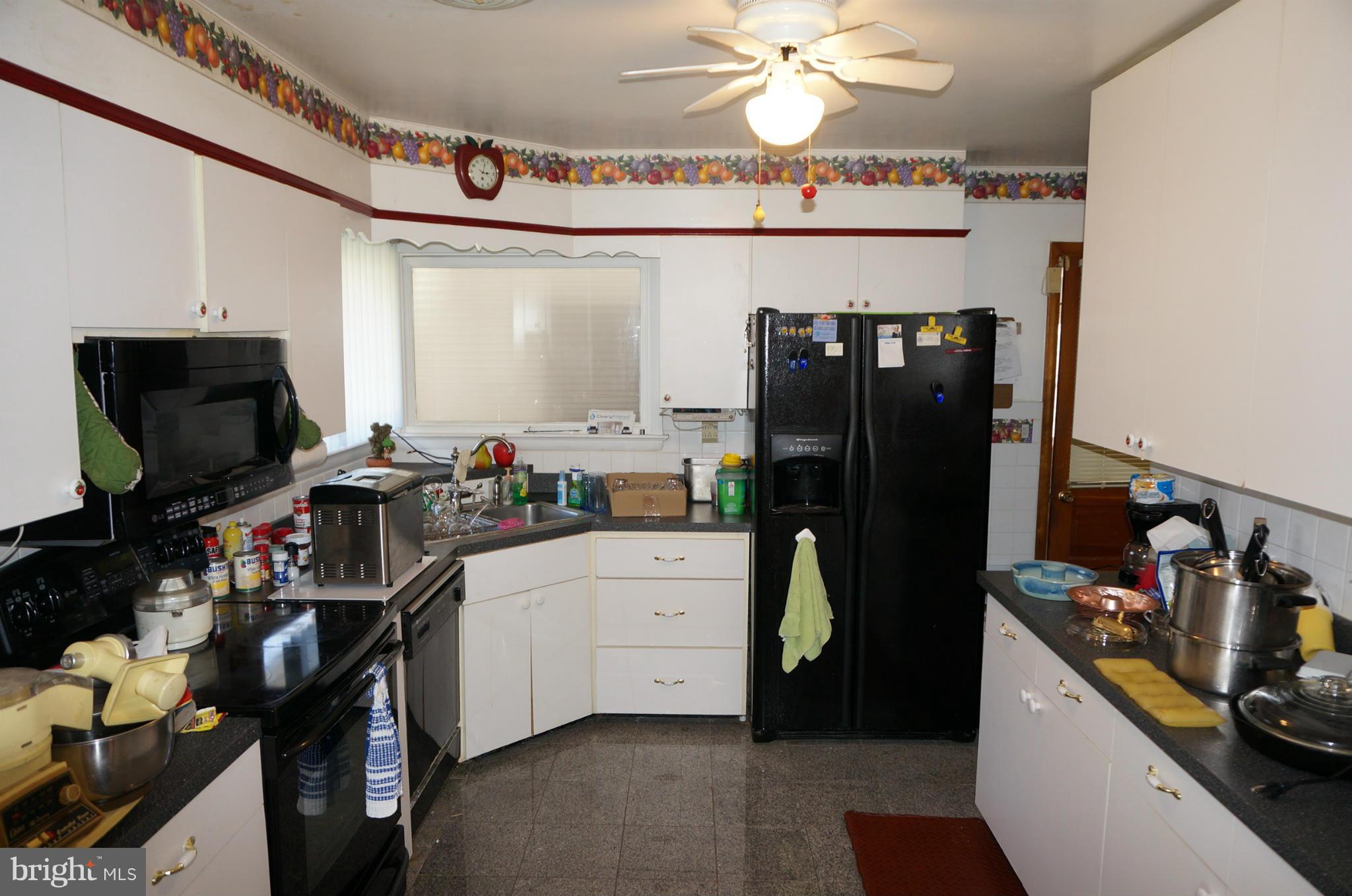 25003 Woodfield Road Damascus, MD 20872 - Photo 11 of 30 Kitchen