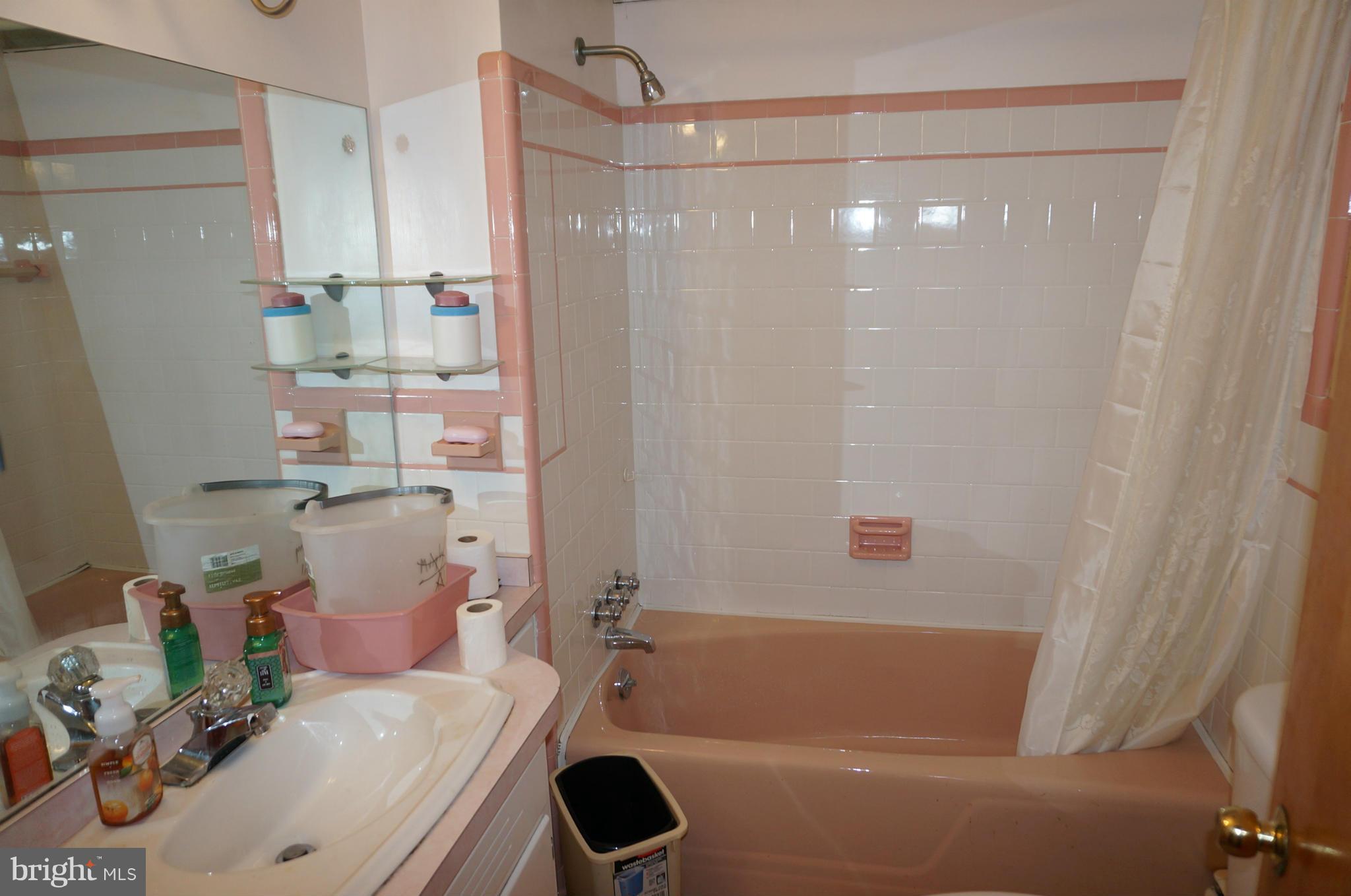25003 Woodfield Road Damascus, MD 20872 - Photo 12 of 30 Hall Bath