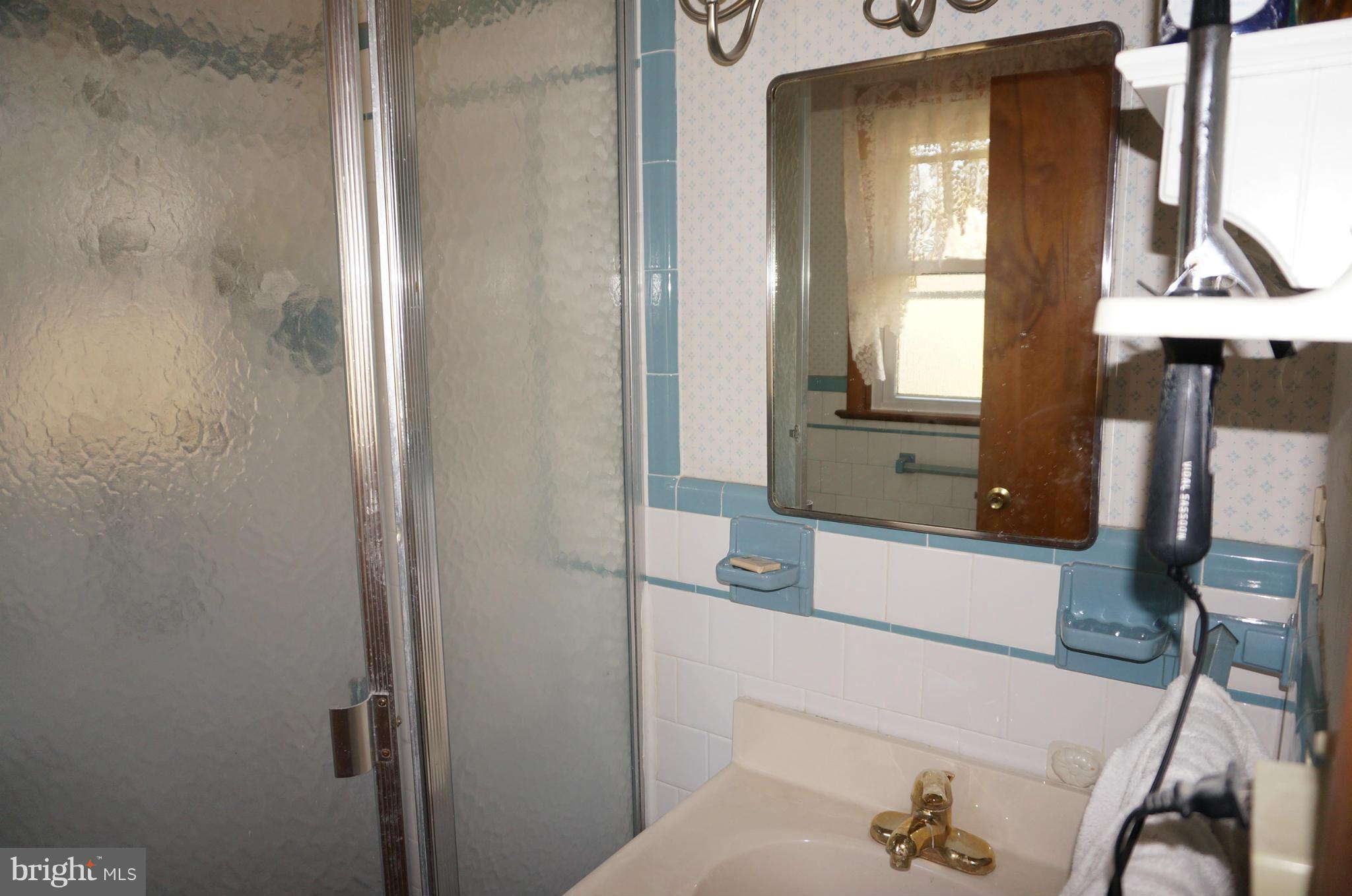 25003 Woodfield Road Damascus, MD 20872 - Photo 15 of 30 Bath (Master)