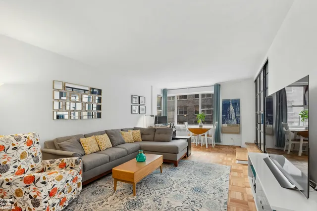 $799,000 | 215 East 79th Street, Unit 6F | Upper East Side