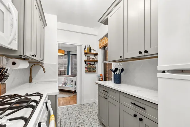 $799,000 | 215 East 79th Street, Unit 6F | Upper East Side