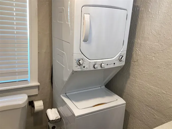 $2,200 | 13121 4th Street East, Unit 2, Madeira Beach, FL 33708