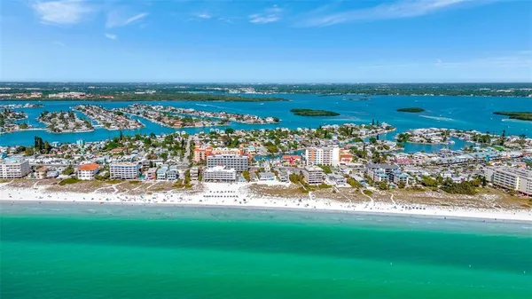 $2,200 | 13121 4th Street East, Unit 2, Madeira Beach, FL 33708