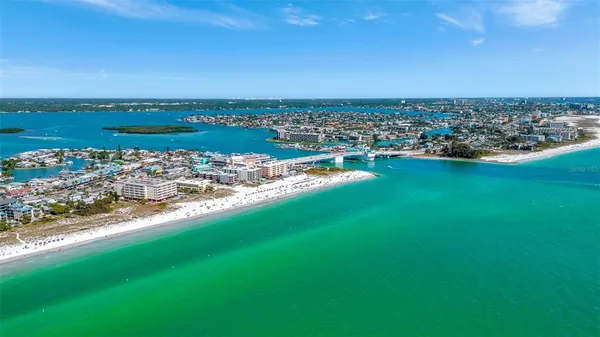 $2,200 | 13121 4th Street East, Unit 2, Madeira Beach, FL 33708