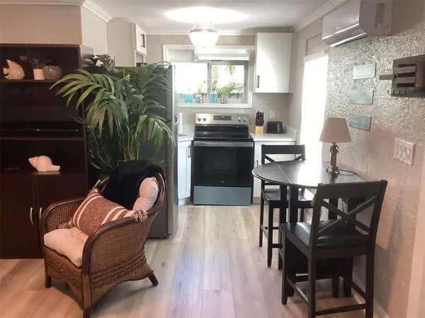 $2,200 | 13121 4th Street East, Unit 2, Madeira Beach, FL 33708