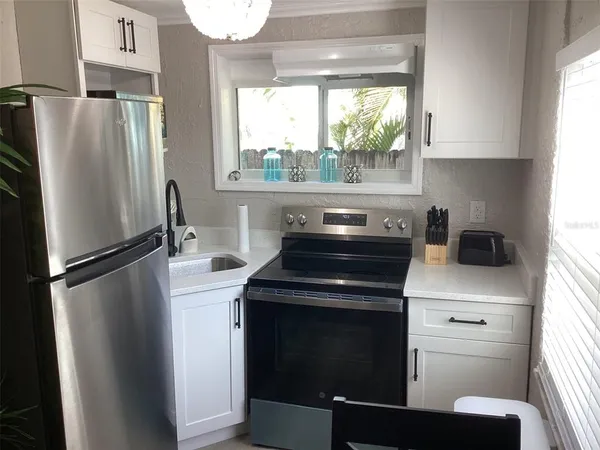 $2,200 | 13121 4th Street East, Unit 2, Madeira Beach, FL 33708