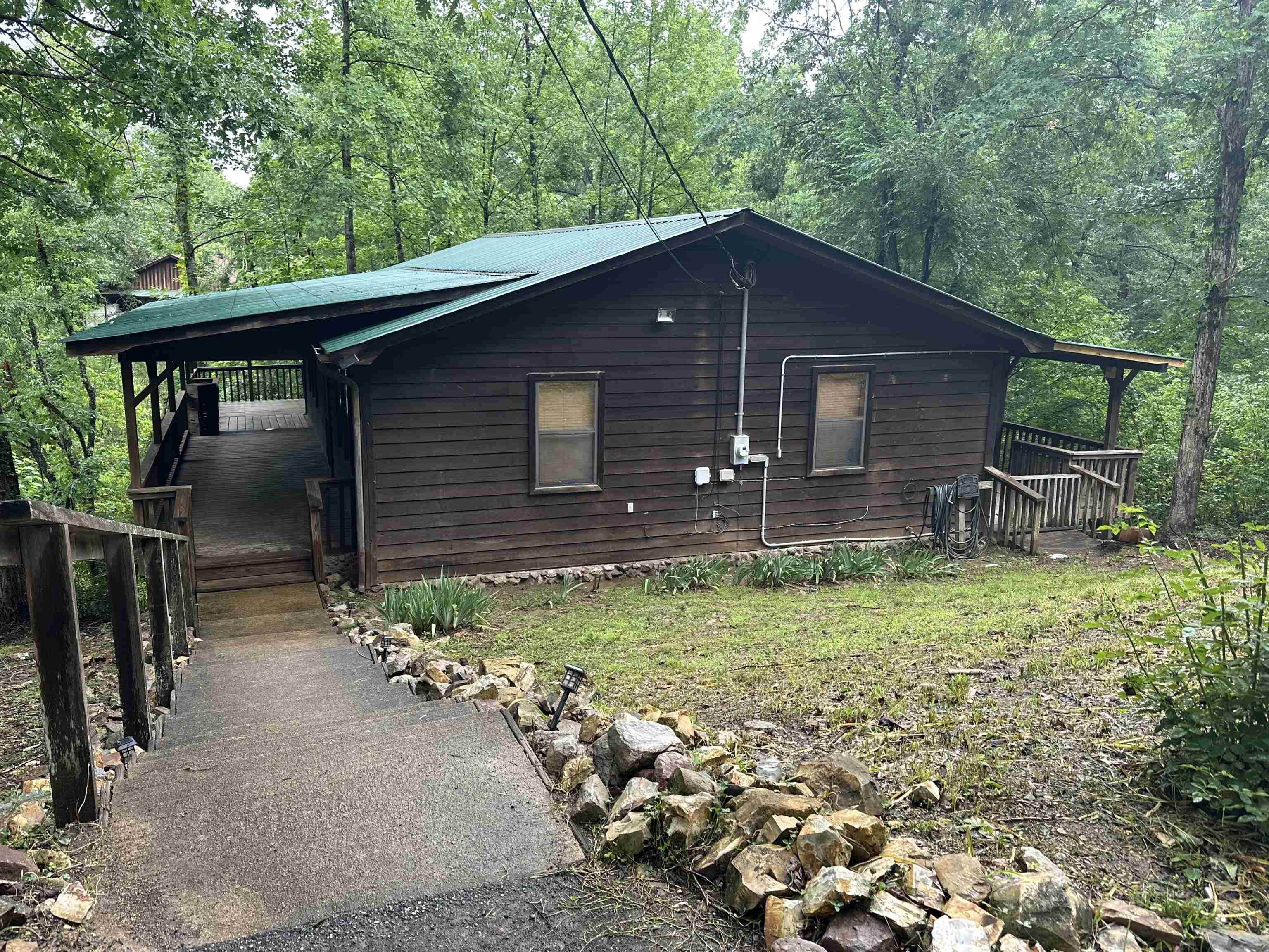 25 Kerr Lane Savannah, TN 38372 - Photo 2 of 36