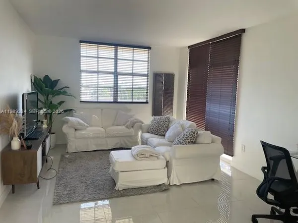 $2,600 | 215 Southwest 42nd Avenue, Unit 602, Miami, FL 33134