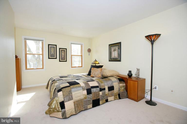 18 Ramsdell Court Gaithersburg, MD 20878 - Photo 17 of 23 Master Suite