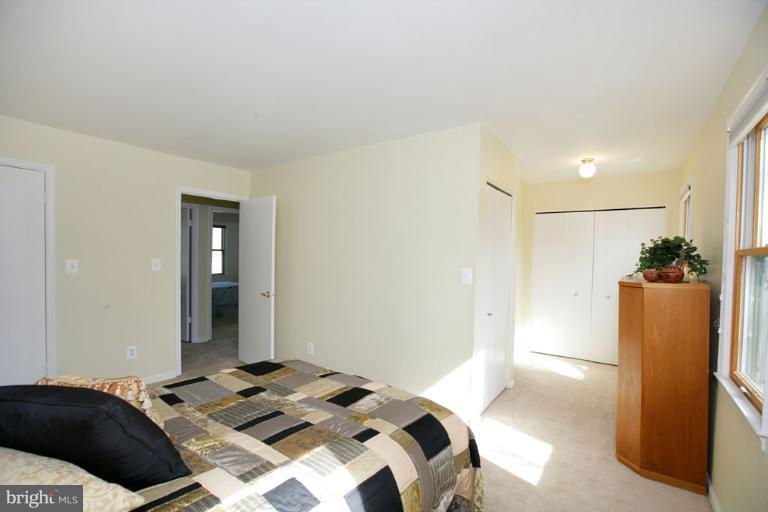 18 Ramsdell Court Gaithersburg, MD 20878 - Photo 4 of 23 Master Suite