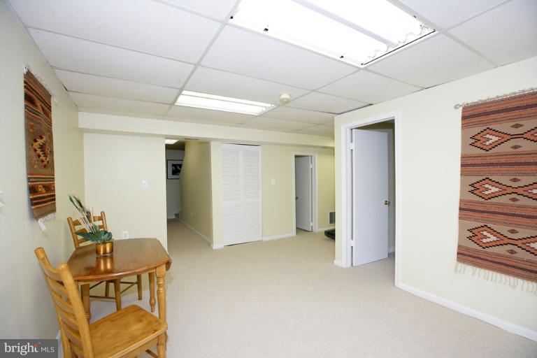 18 Ramsdell Court Gaithersburg, MD 20878 - Photo 10 of 23 Family Room