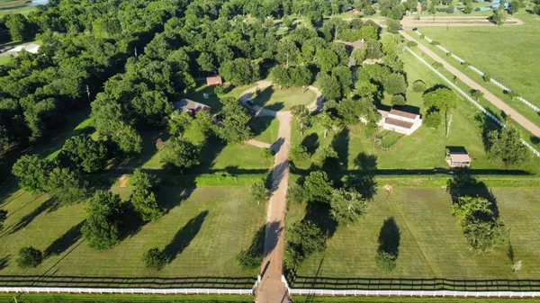 $2,100,000 | 530 Chisolm Trail, Wallis, TX 77485