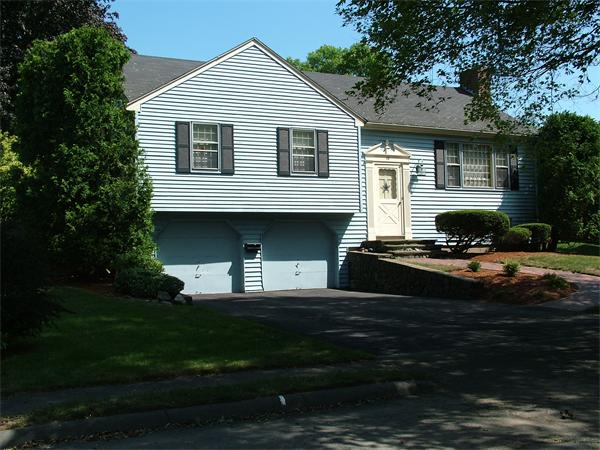 18 Hawthorn Road Marblehead, MA 01945 - Photo 2 of 4