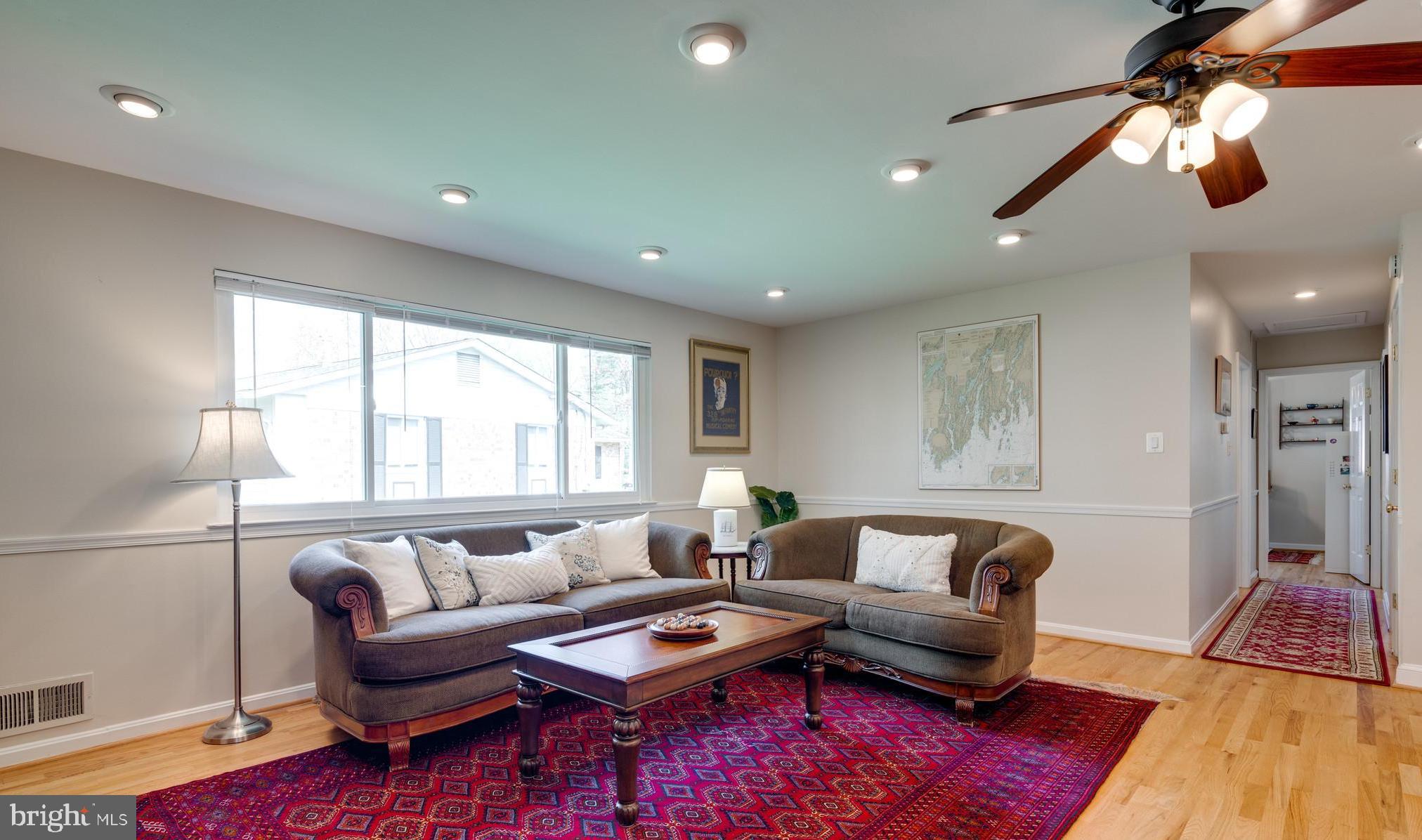 6818 Ontario Street Springfield, VA 22152 - Photo 4 of 24