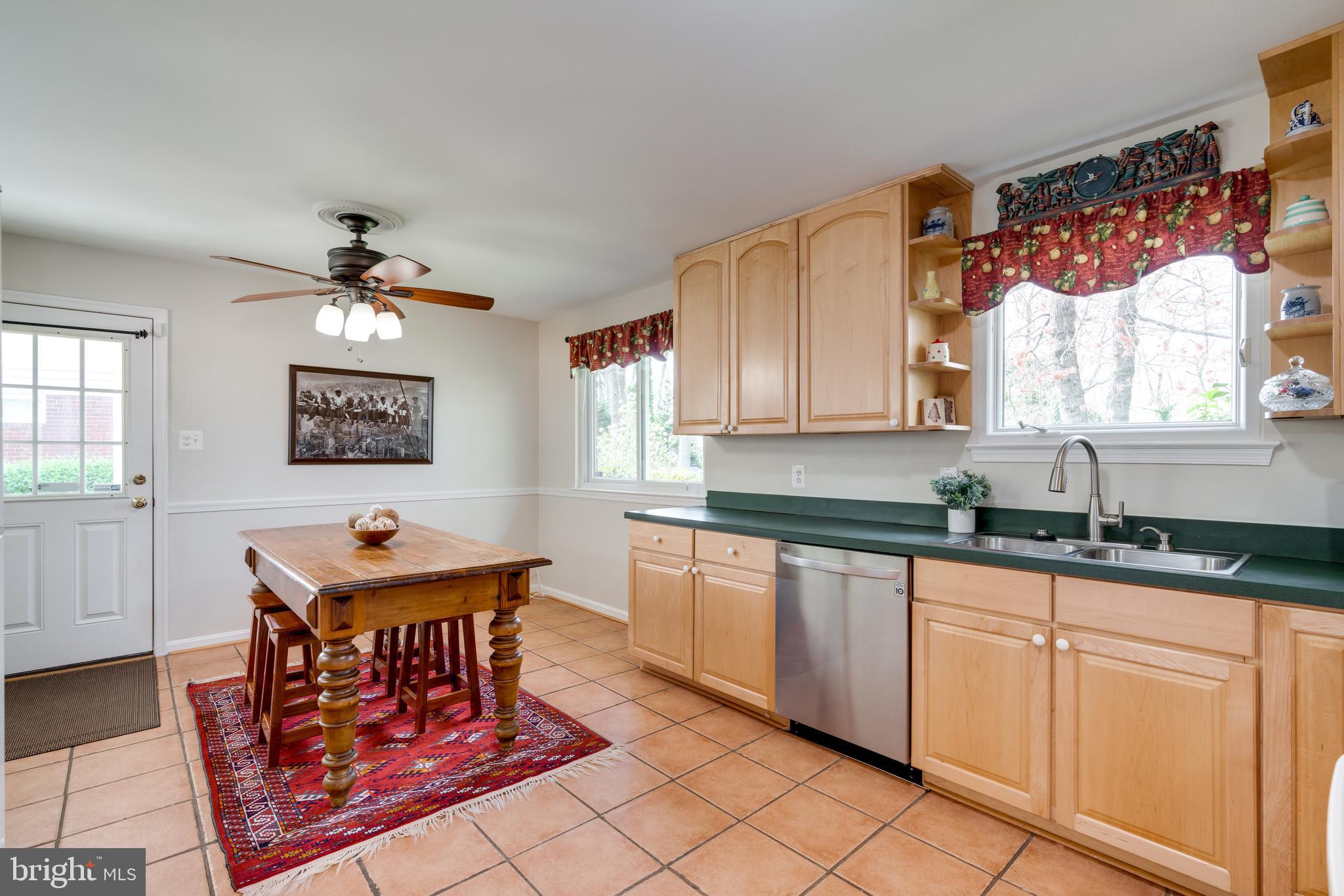 6818 Ontario Street Springfield, VA 22152 - Photo 7 of 24