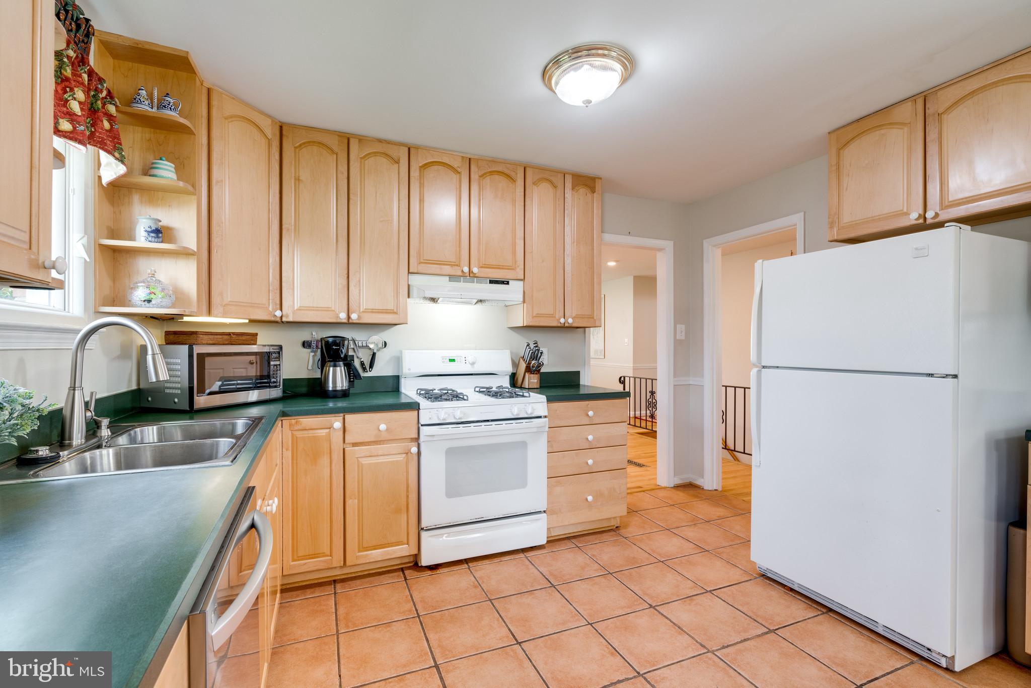 6818 Ontario Street Springfield, VA 22152 - Photo 8 of 24