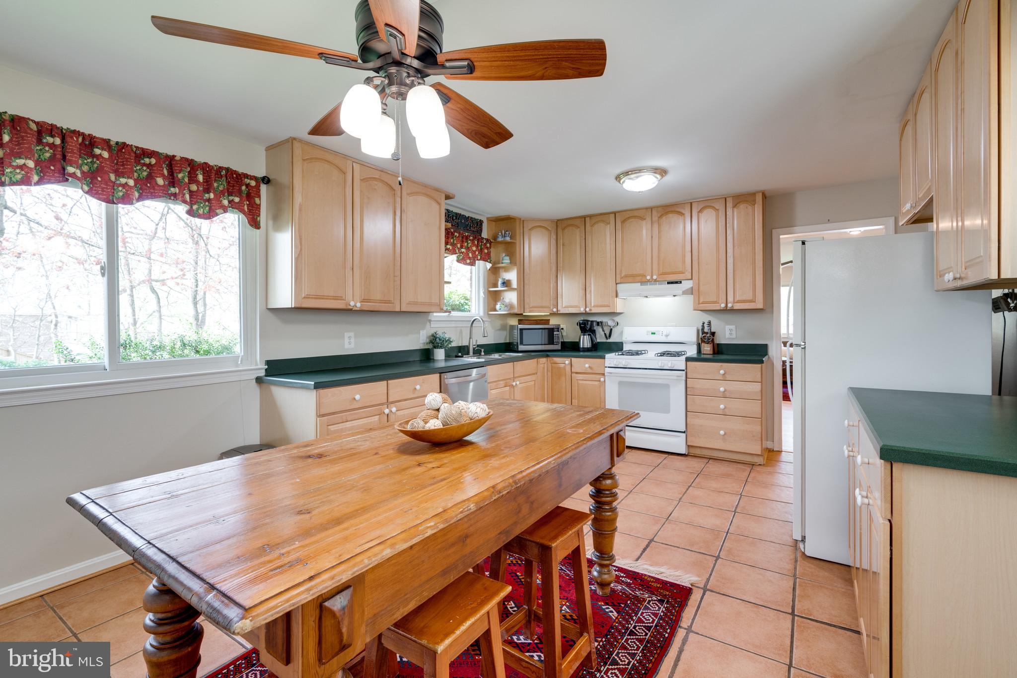 6818 Ontario Street Springfield, VA 22152 - Photo 9 of 24