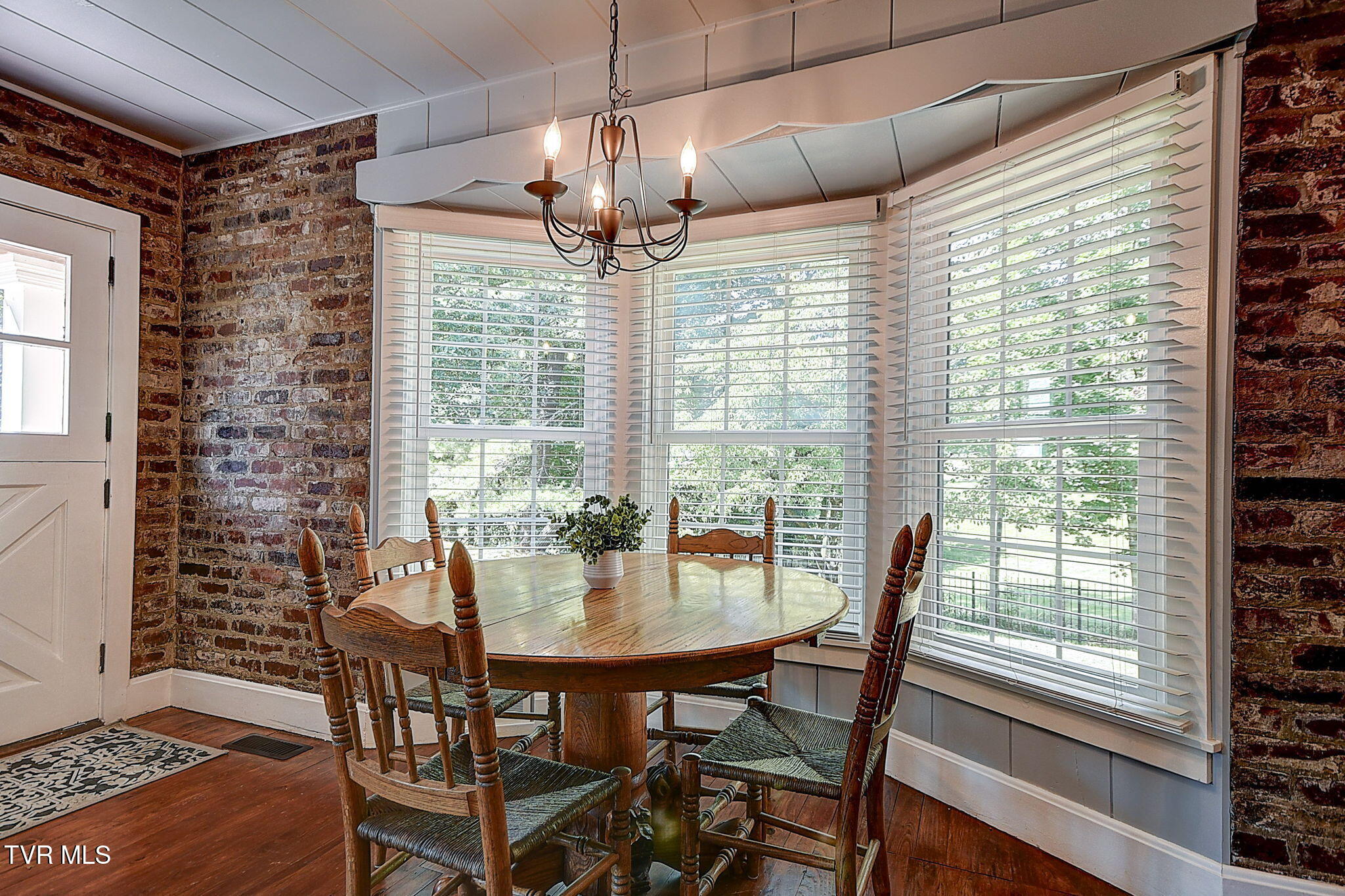 204 Parkway Road Bristol, TN 37620 - Photo 18 of 75 20-web-or-mls-204 Parkway KW-20