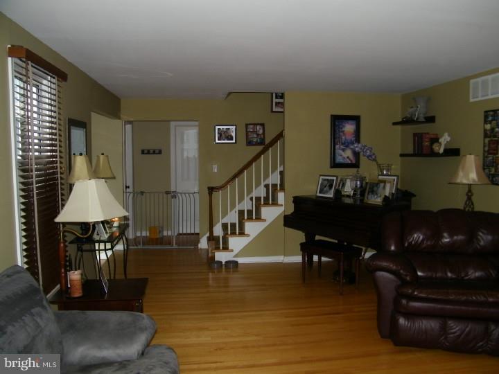 4 Buxton Road Cherry Hill, NJ 08003 - Photo 13 of 25 Living Room