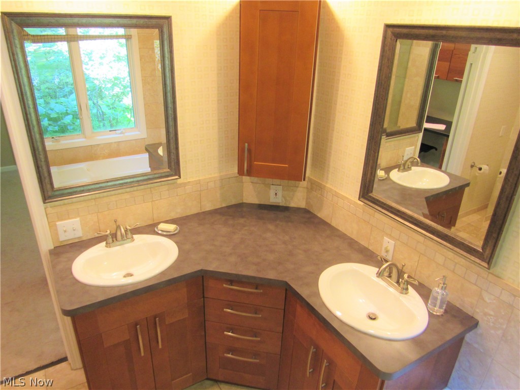 573 Solon Road Bentleyville, OH 44022 - Photo 21 of 35
