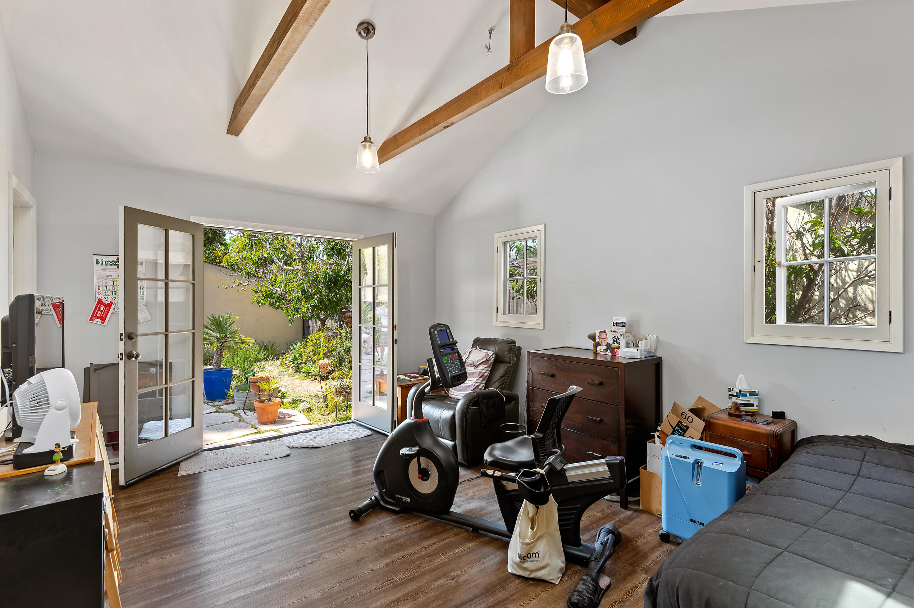 1710 Hillside Road Santa Barbara, CA 93101 - Photo 15 of 17 16 - Artist Studio