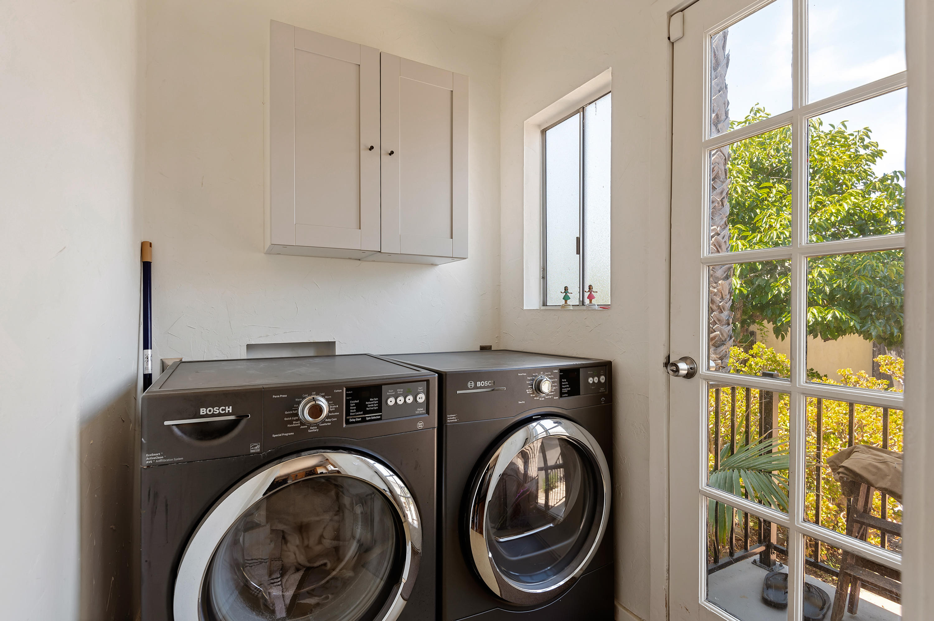 1710 Hillside Road Santa Barbara, CA 93101 - Photo 9 of 17 14 - Laundry