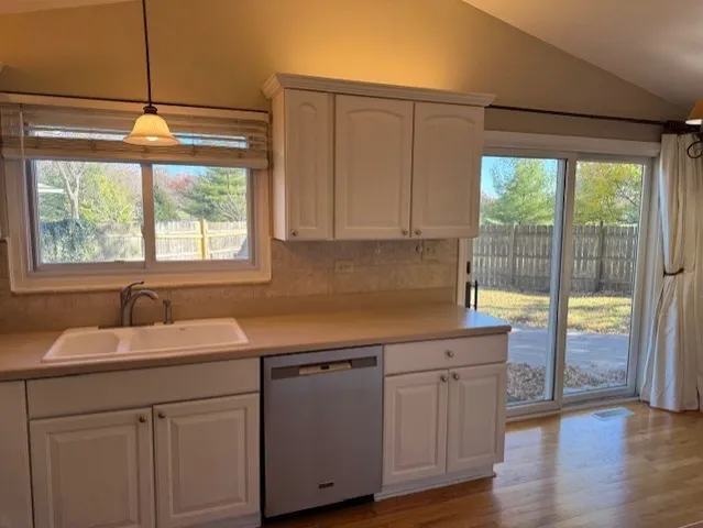 $2,900 | 1124 Holly Court, Naperville, IL 60540