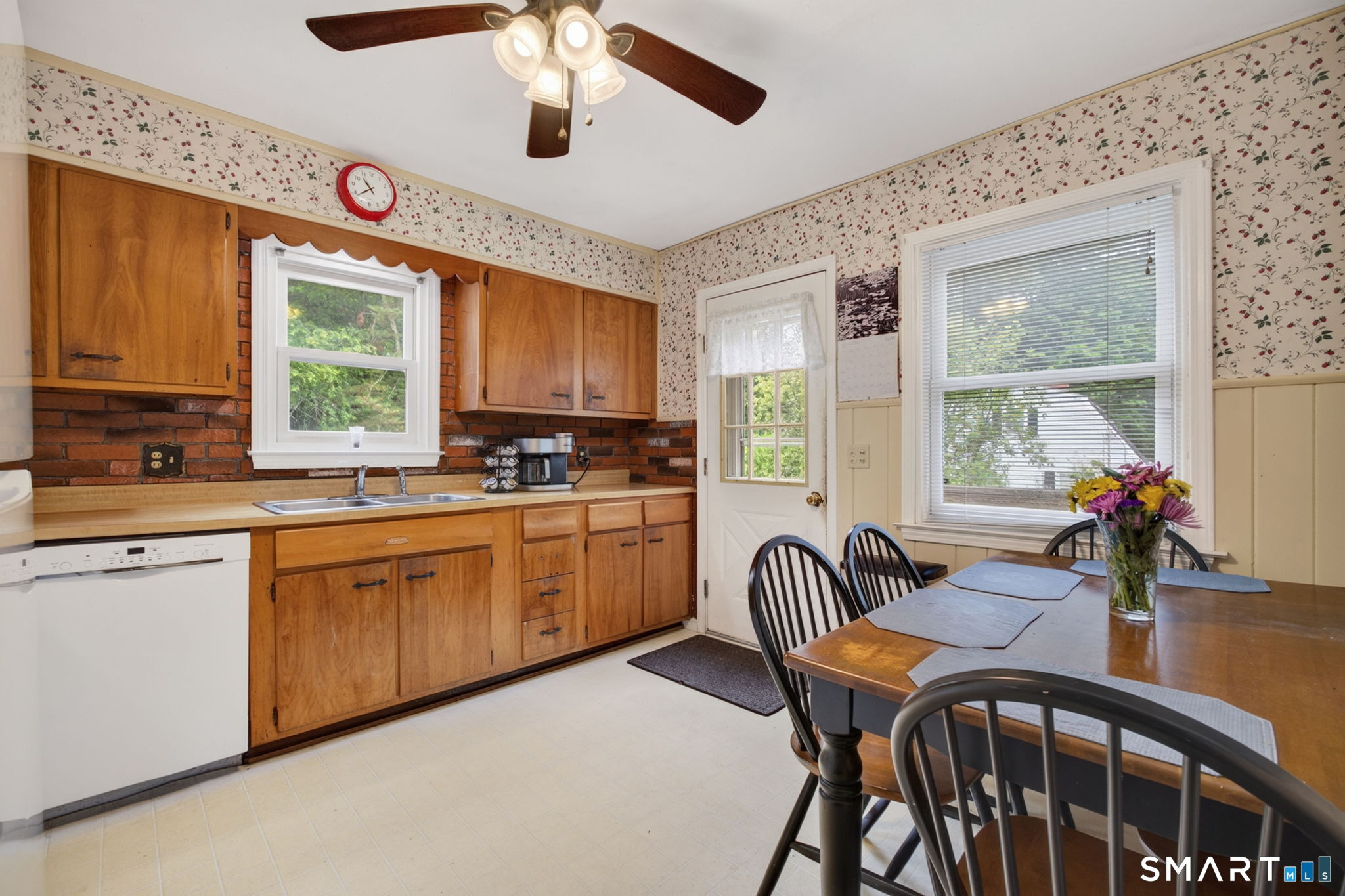 17 Hunters Path Clinton, CT 06413 - Photo 11 of 29
