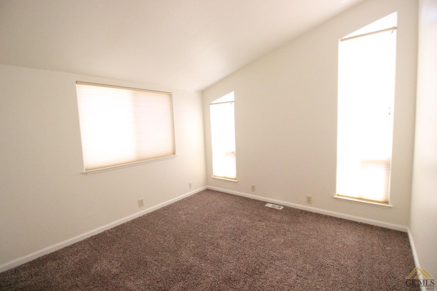 Undisclosed Address Bakersfield, CA 93308 - Photo 14 of 26 an empty room with a window