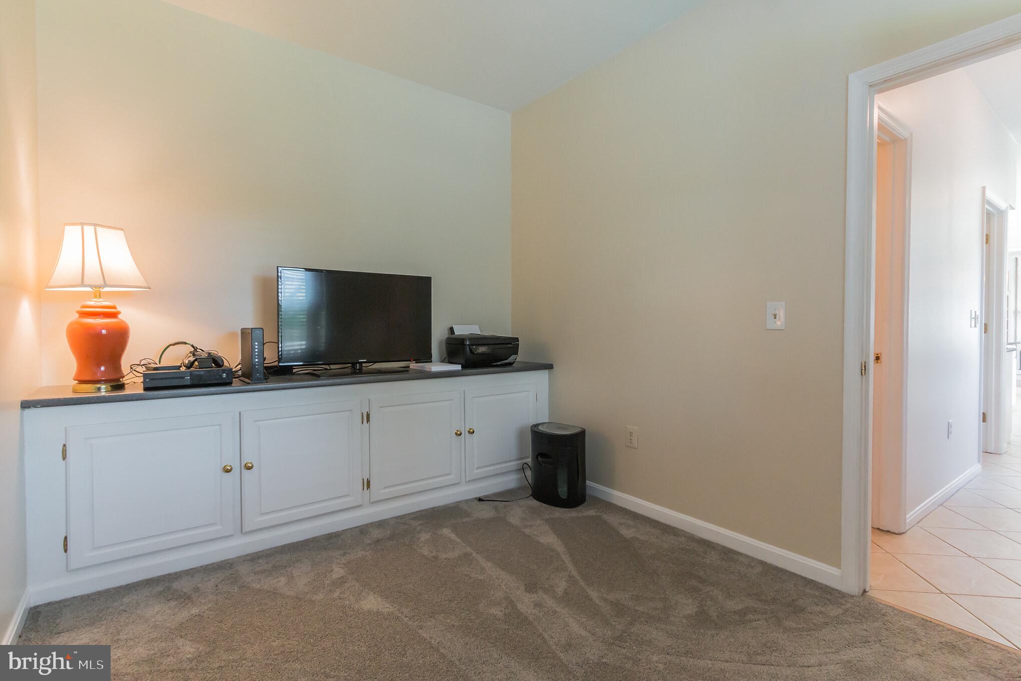 9217 Huntmaster Road Gaithersburg, MD 20882 - Photo 11 of 34 Den or extra bedroom