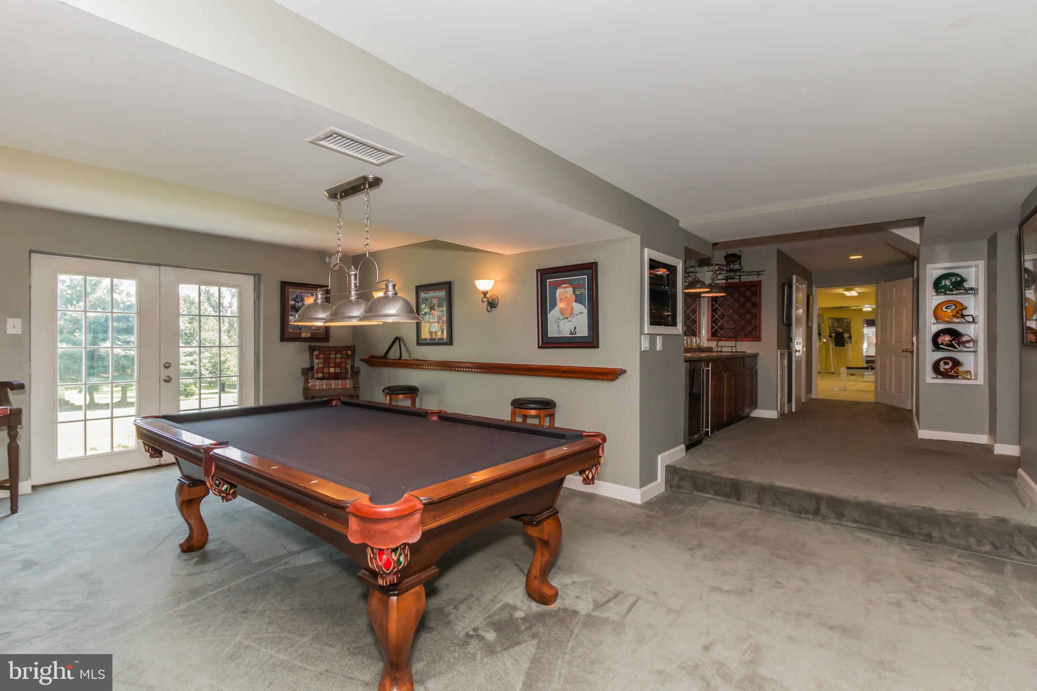 9217 Huntmaster Road Gaithersburg, MD 20882 - Photo 21 of 34 Game room - pool table conveys!